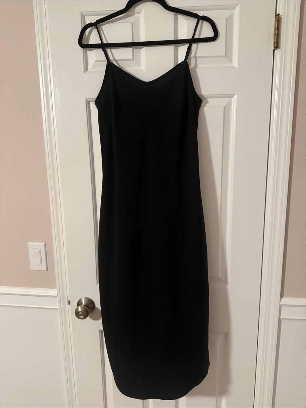 Cozy Black Midi Slip Dress with Spaghetti Straps